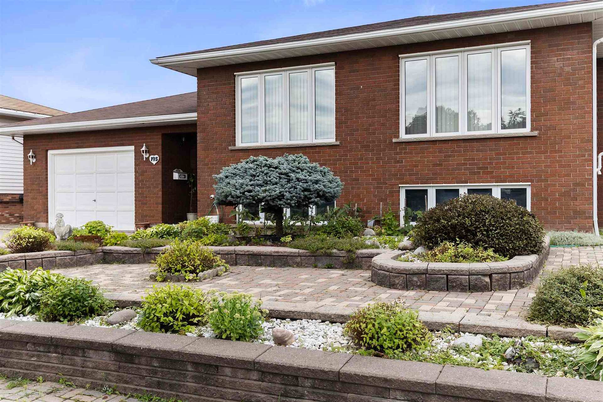 Photo 3 of 195 Bitonti Crescent, Sault Ste Marie, Ward 4 — HOMEH