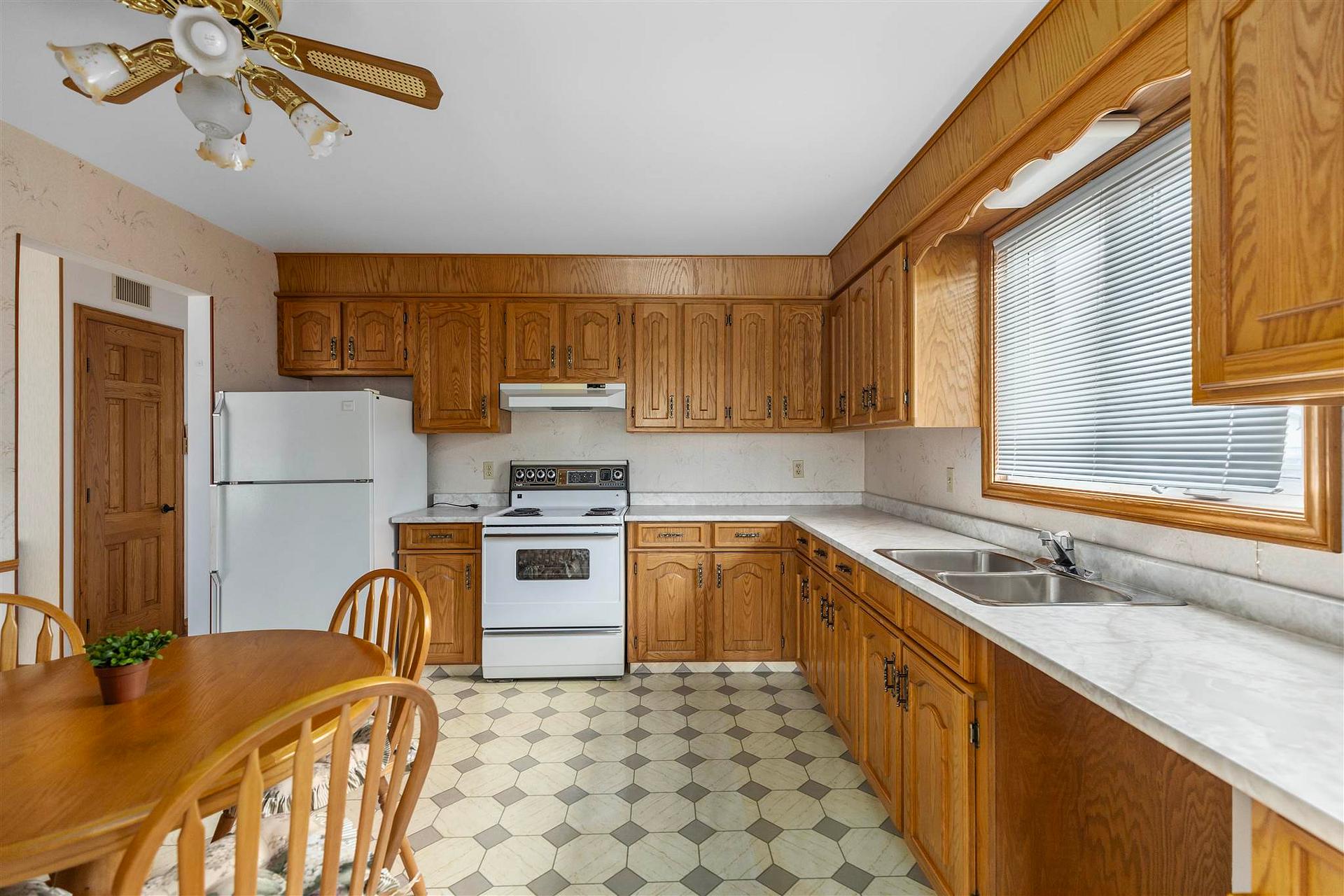 Photo 24 of 195 Bitonti Crescent, Sault Ste Marie, Ward 4 — HOMEH
