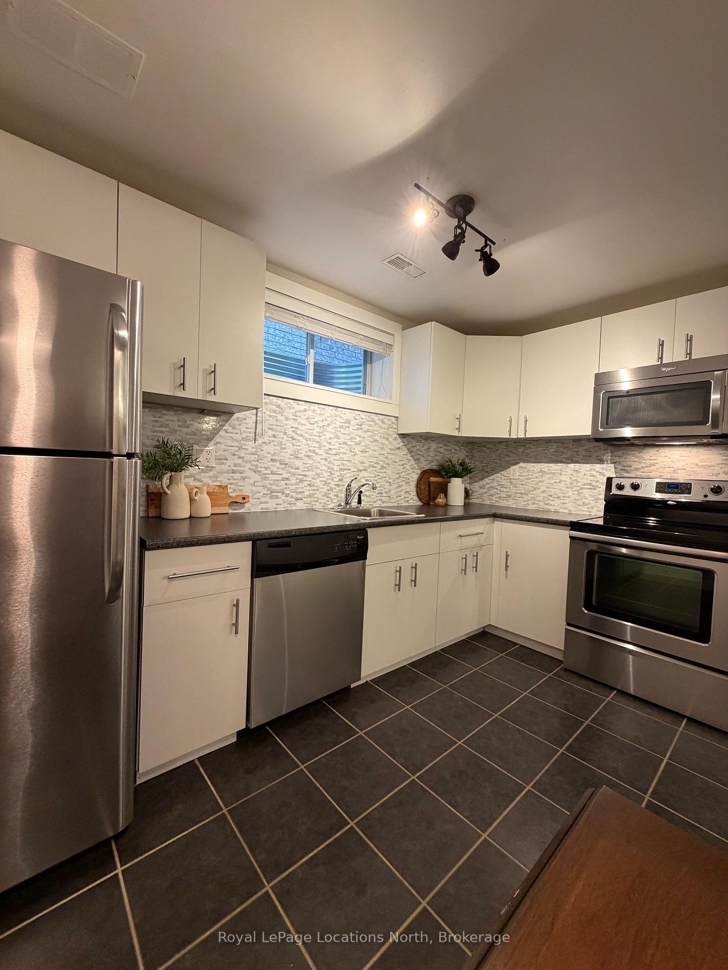 Photo 8 of Unit Lower Unit, 37 Davis Street, Collingwood — HOMEH