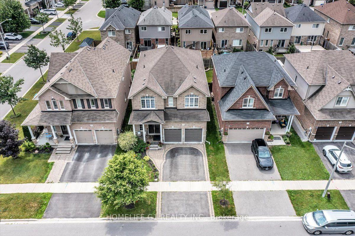 Photo 3 of 47 Holyrod Drive, Clarington, Courtice — HOMEH
