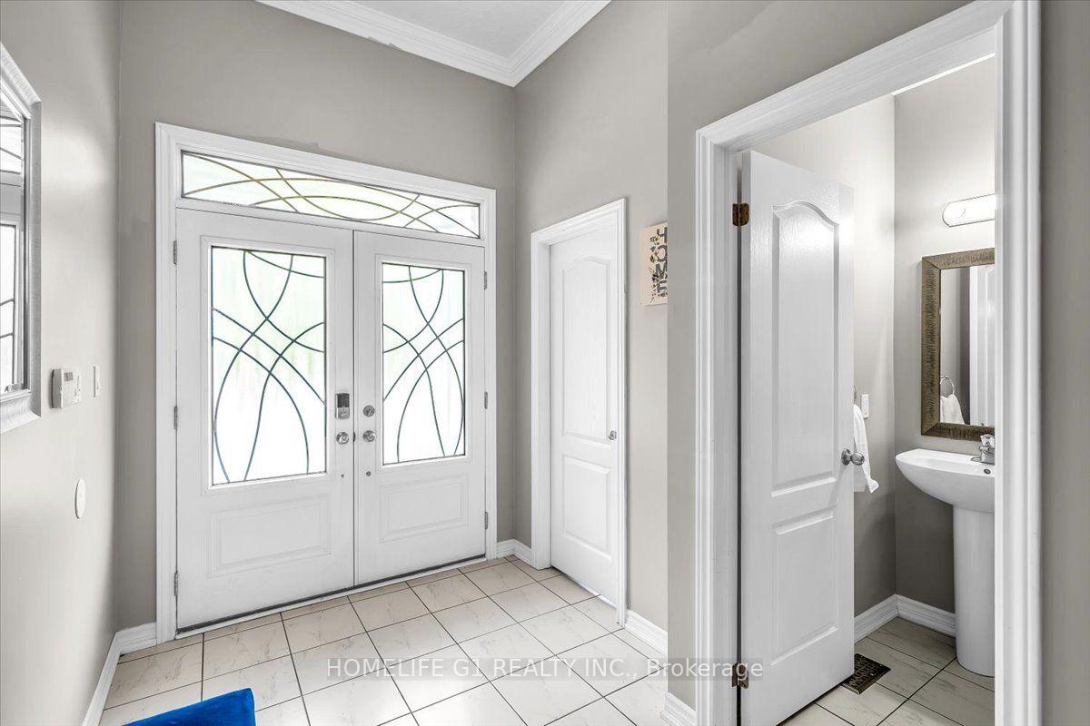 Photo 7 of 47 Holyrod Drive, Clarington, Courtice — HOMEH