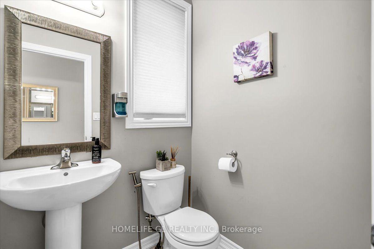 Photo 8 of 47 Holyrod Drive, Clarington, Courtice — HOMEH