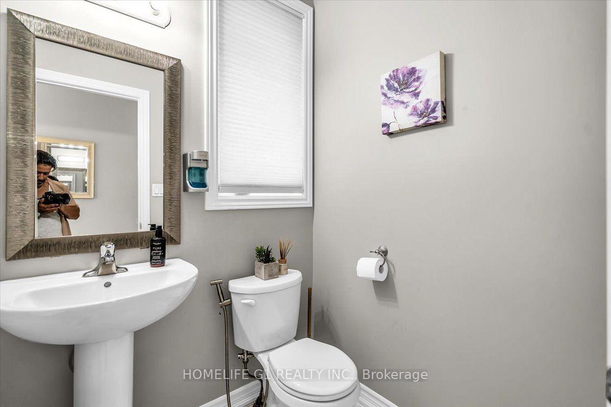 Photo 9 of 47 Holyrod Drive, Clarington, Courtice — HOMEH