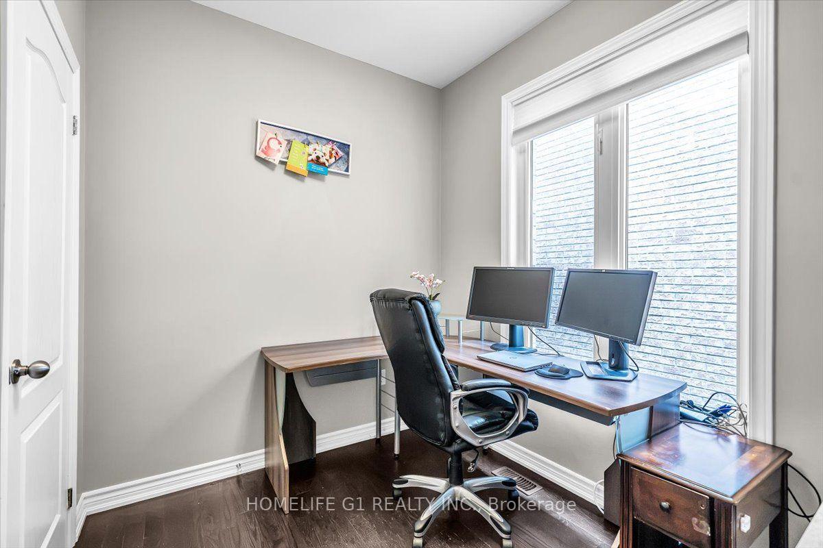 Photo 11 of 47 Holyrod Drive, Clarington, Courtice — HOMEH