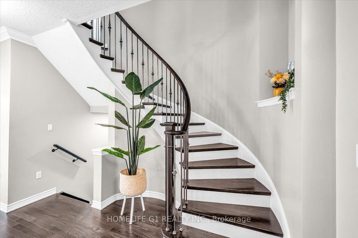 Photo 12 of 47 Holyrod Drive, Clarington, Courtice — HOMEH