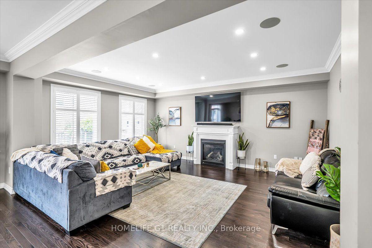 Photo 14 of 47 Holyrod Drive, Clarington, Courtice — HOMEH