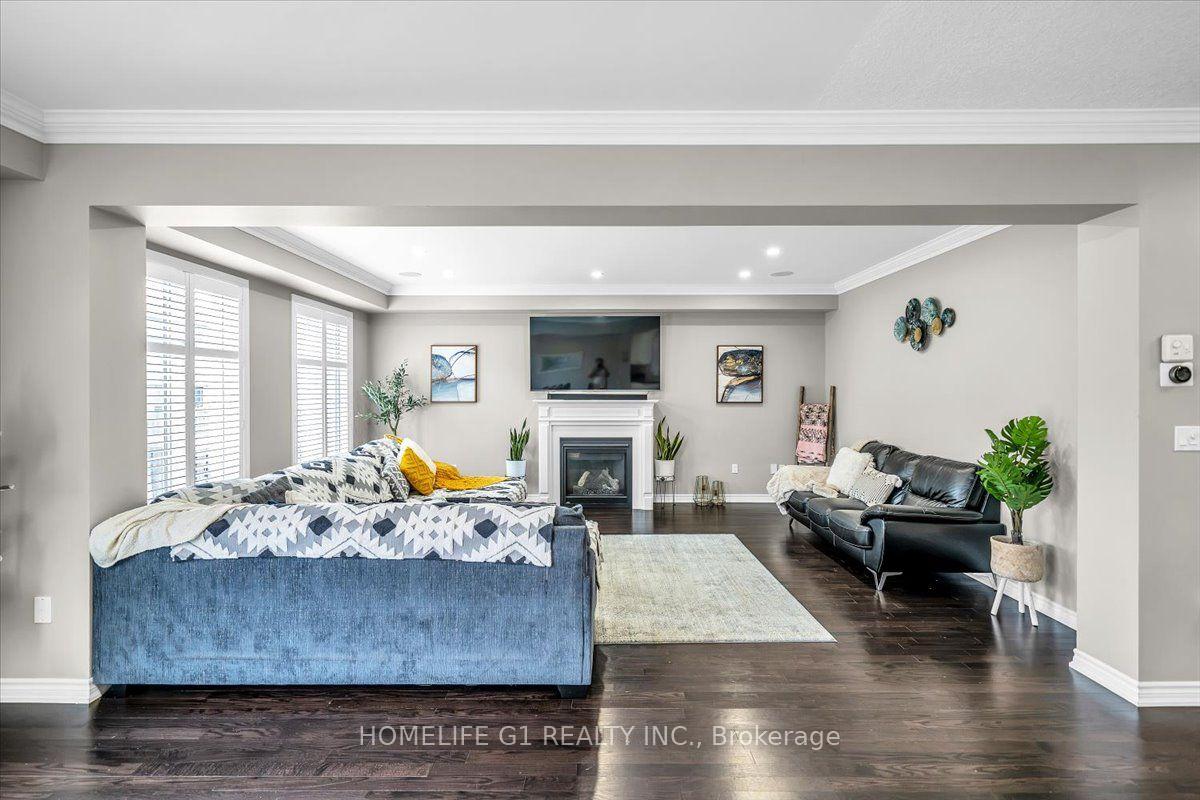 Photo 15 of 47 Holyrod Drive, Clarington, Courtice — HOMEH
