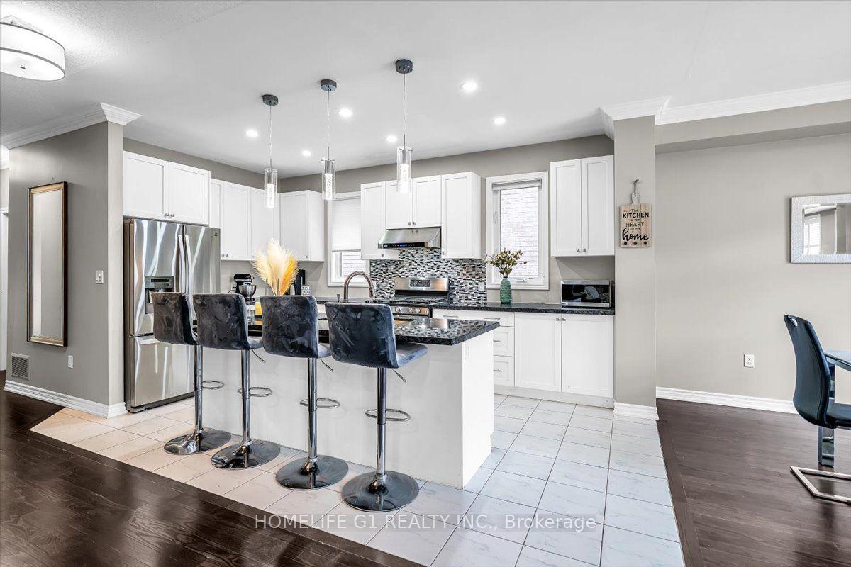 Photo 19 of 47 Holyrod Drive, Clarington, Courtice — HOMEH