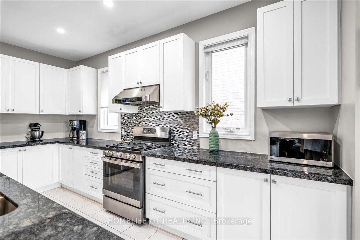 Photo 20 of 47 Holyrod Drive, Clarington, Courtice — HOMEH