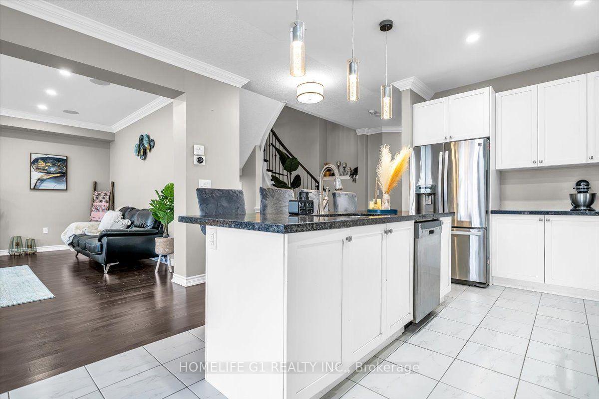 Photo 21 of 47 Holyrod Drive, Clarington, Courtice — HOMEH