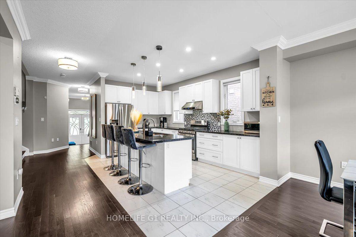 Photo 23 of 47 Holyrod Drive, Clarington, Courtice — HOMEH