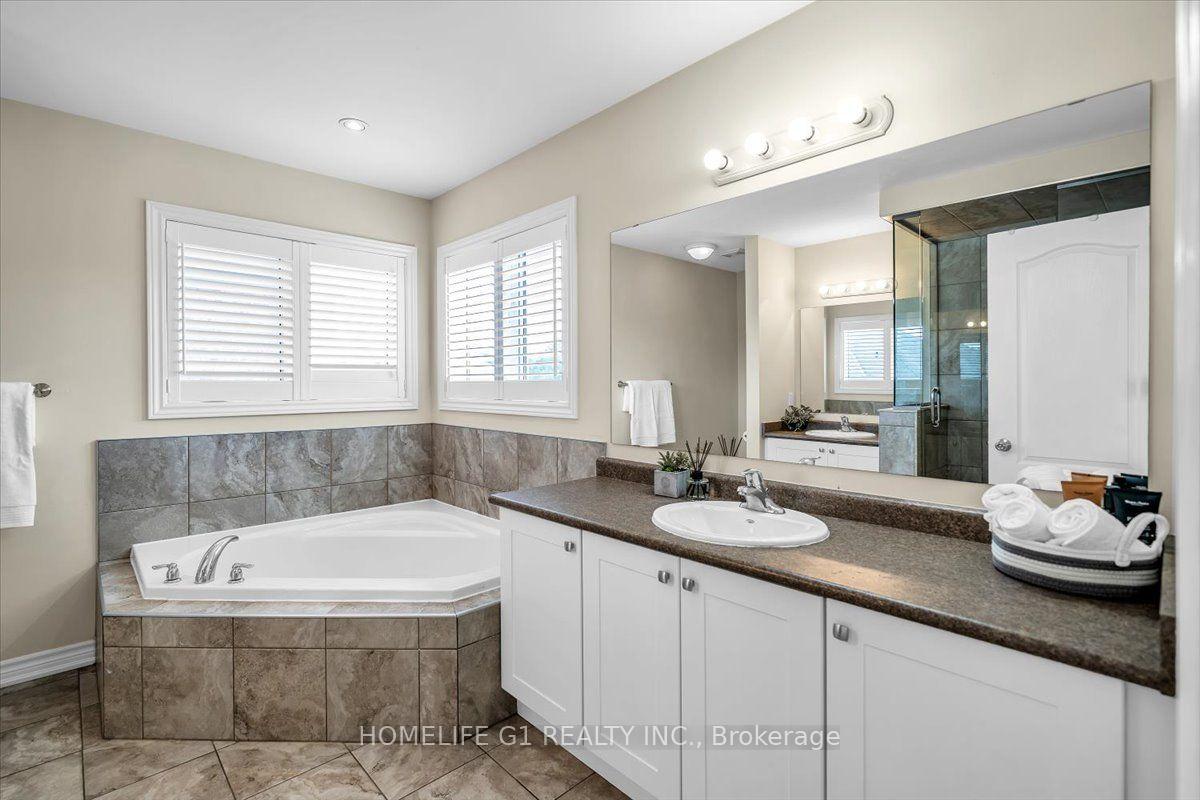 Photo 28 of 47 Holyrod Drive, Clarington, Courtice — HOMEH