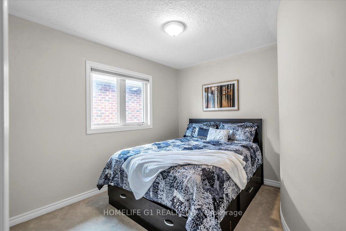 Photo 30 of 47 Holyrod Drive, Clarington, Courtice — HOMEH