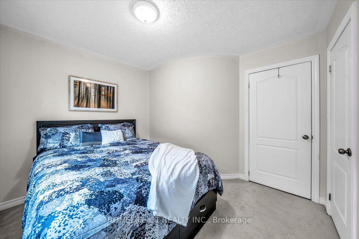 Photo 31 of 47 Holyrod Drive, Clarington, Courtice — HOMEH