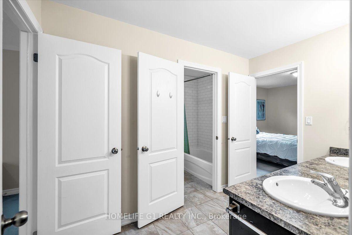 Photo 35 of 47 Holyrod Drive, Clarington, Courtice — HOMEH