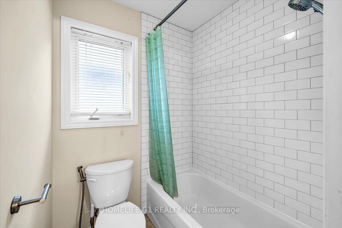 Photo 36 of 47 Holyrod Drive, Clarington, Courtice — HOMEH