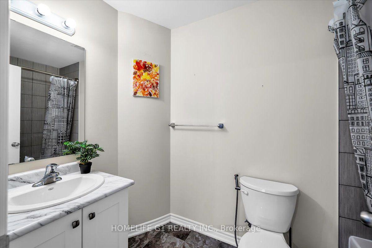 Photo 41 of 47 Holyrod Drive, Clarington, Courtice — HOMEH