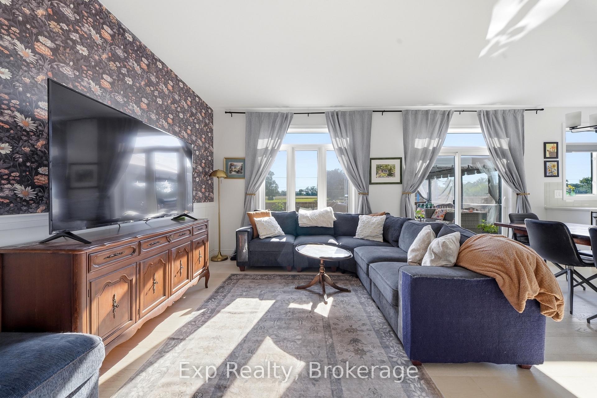 Photo 9 of 14 Athabaska Drive, Belleville, Thurlow Ward — HOMEH