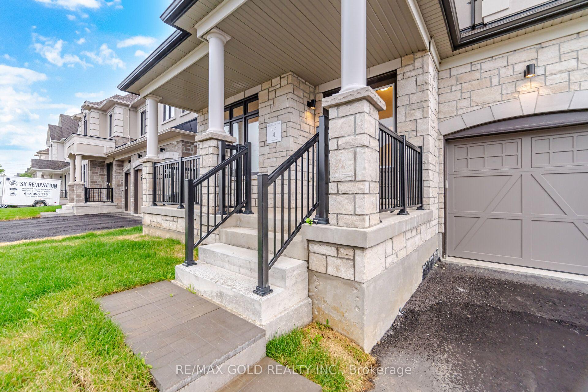 Photo 3 of 17 Mosswood Trail, Brampton, Vales of Castlemore — HOMEH