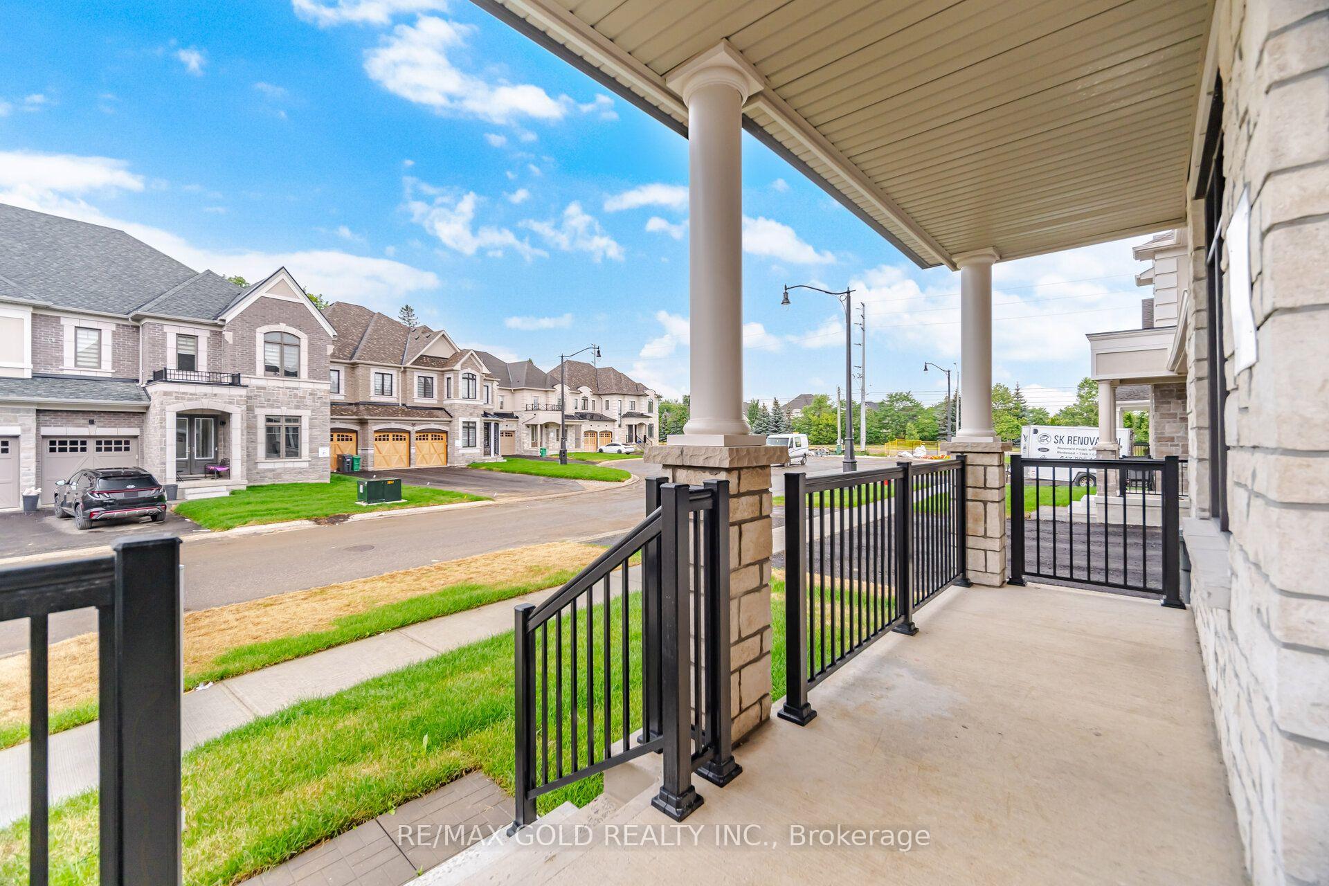 Photo 4 of 17 Mosswood Trail, Brampton, Vales of Castlemore — HOMEH