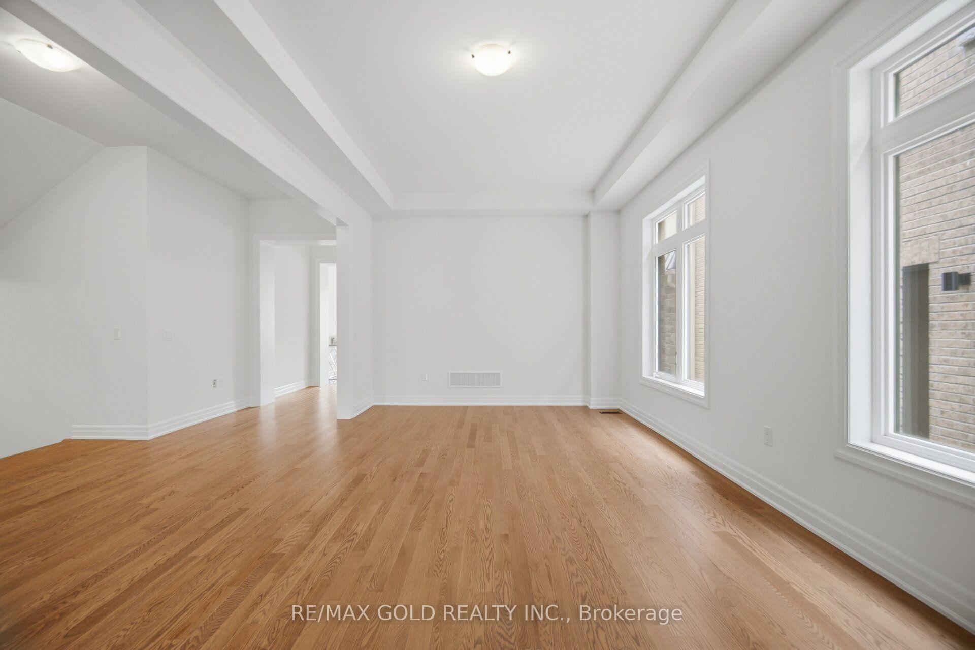 Photo 11 of 17 Mosswood Trail, Brampton, Vales of Castlemore — HOMEH
