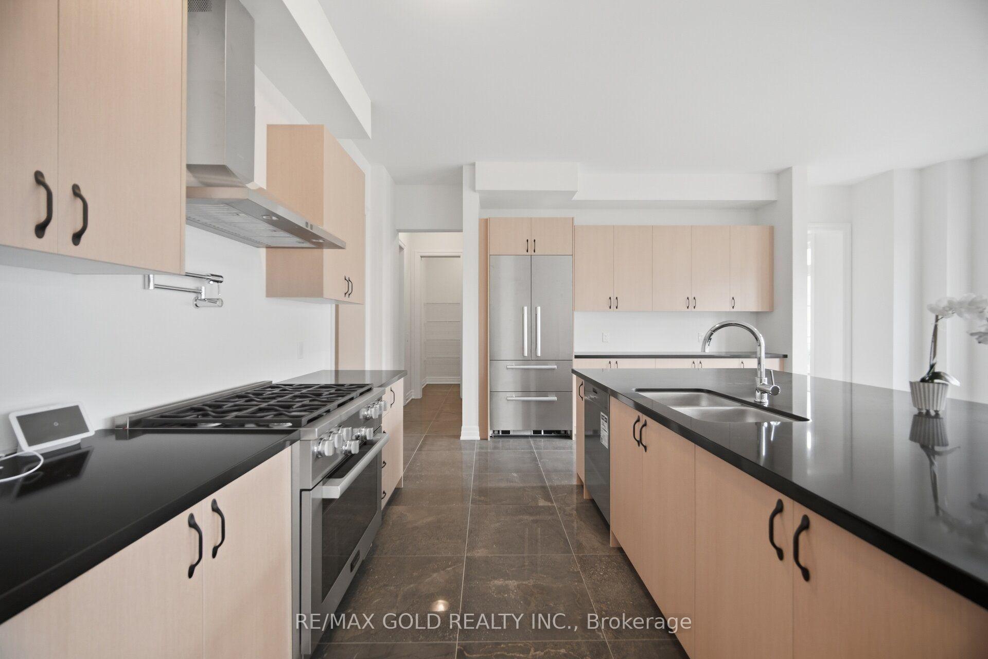 Photo 15 of 17 Mosswood Trail, Brampton, Vales of Castlemore — HOMEH