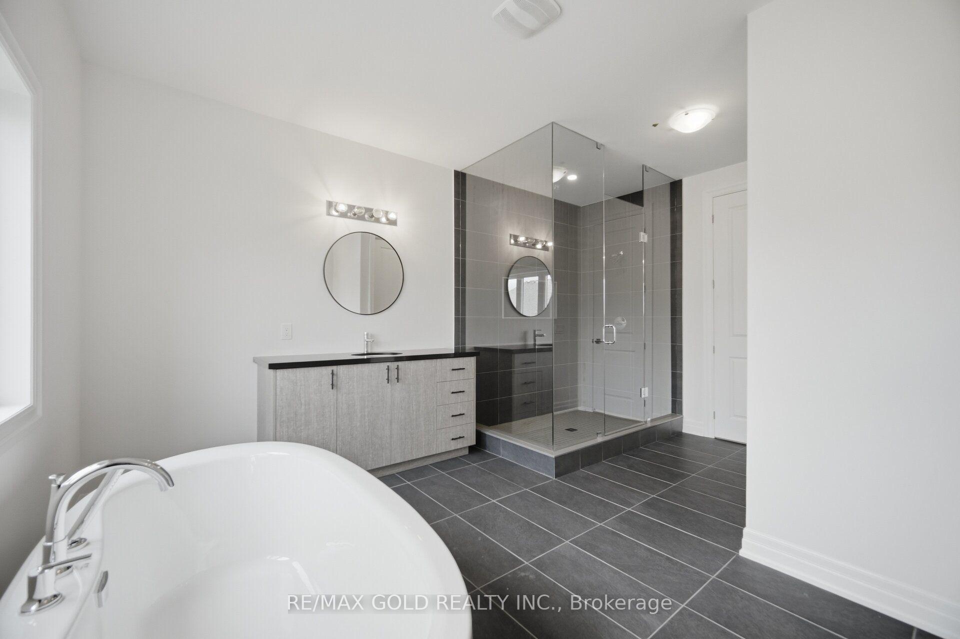 Photo 37 of 17 Mosswood Trail, Brampton, Vales of Castlemore — HOMEH