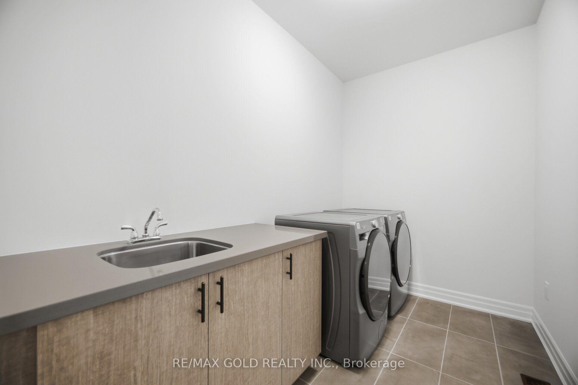 Photo 47 of 17 Mosswood Trail, Brampton, Vales of Castlemore — HOMEH