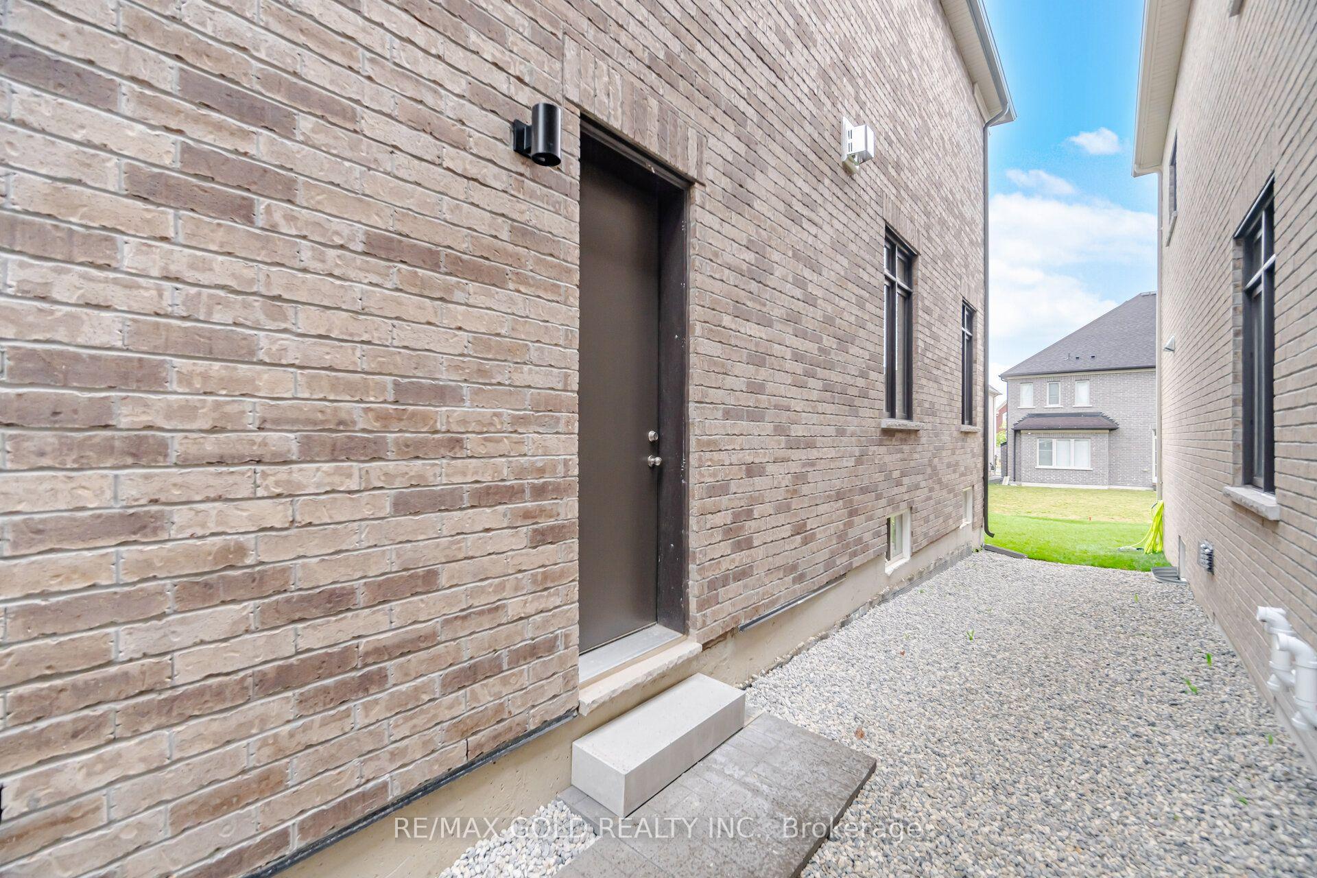 Photo 48 of 17 Mosswood Trail, Brampton, Vales of Castlemore — HOMEH