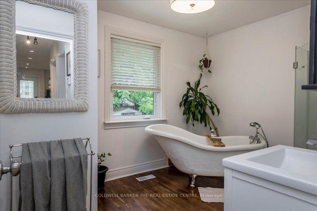 Photo 10 of 18 Agnes Street, Barrie, Wellington — HOMEH