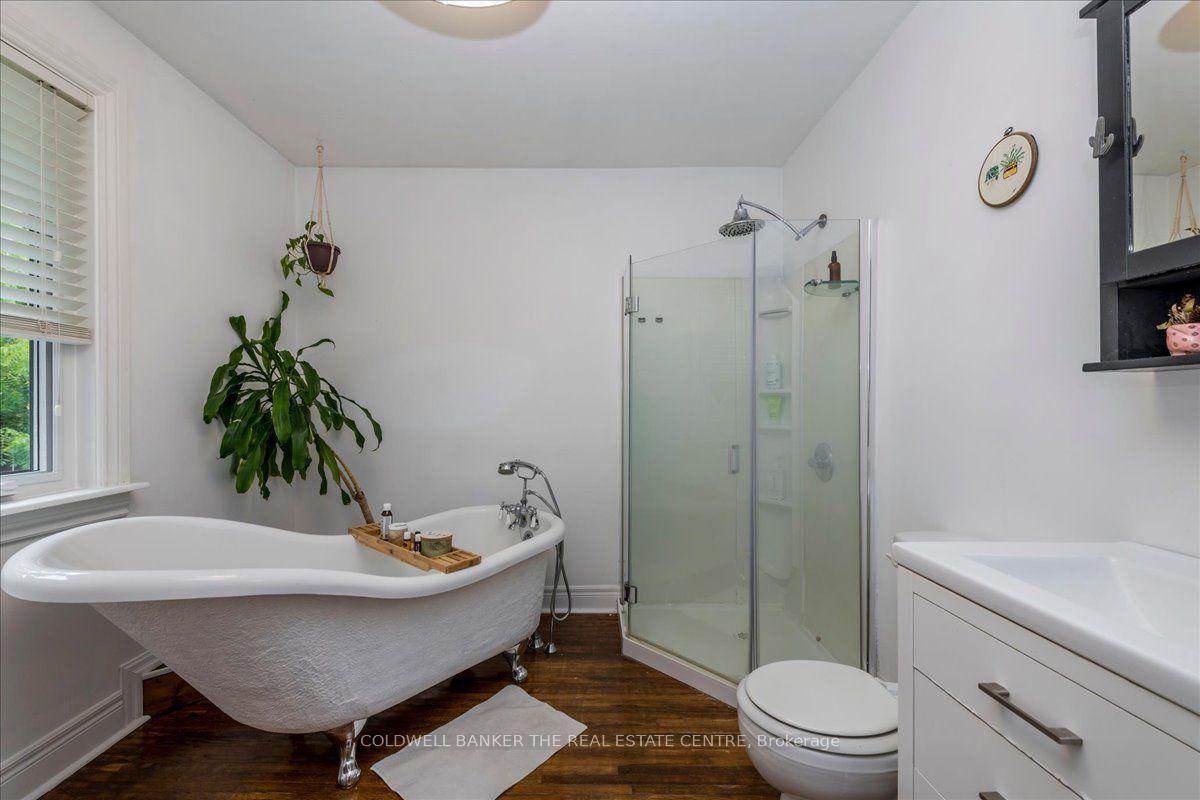 Photo 11 of 18 Agnes Street, Barrie, Wellington — HOMEH