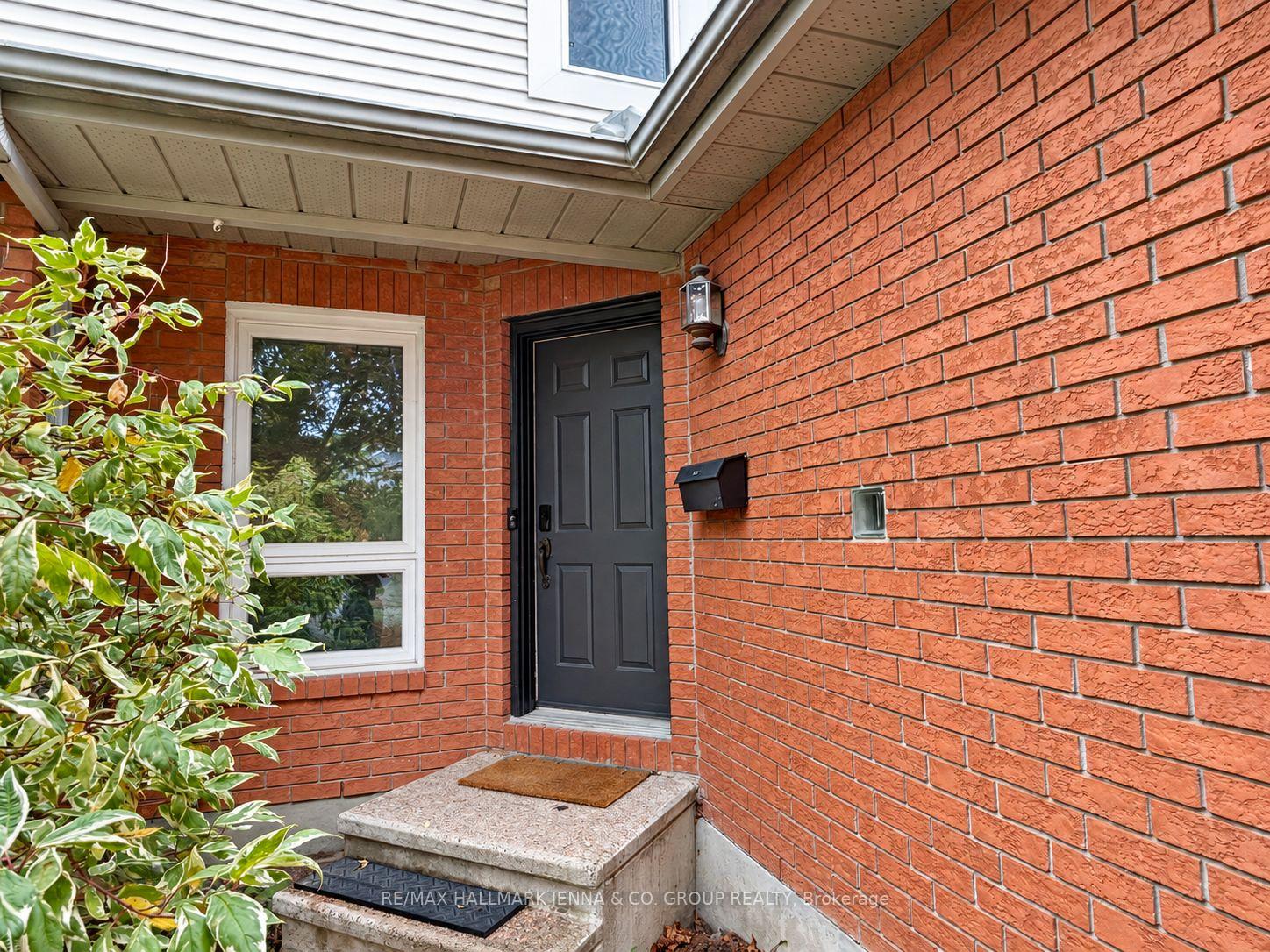 Photo 3 of 1409 Caravel Crescent, Ottawa, Bilberry Creek/Queenswood Heights — HOMEH