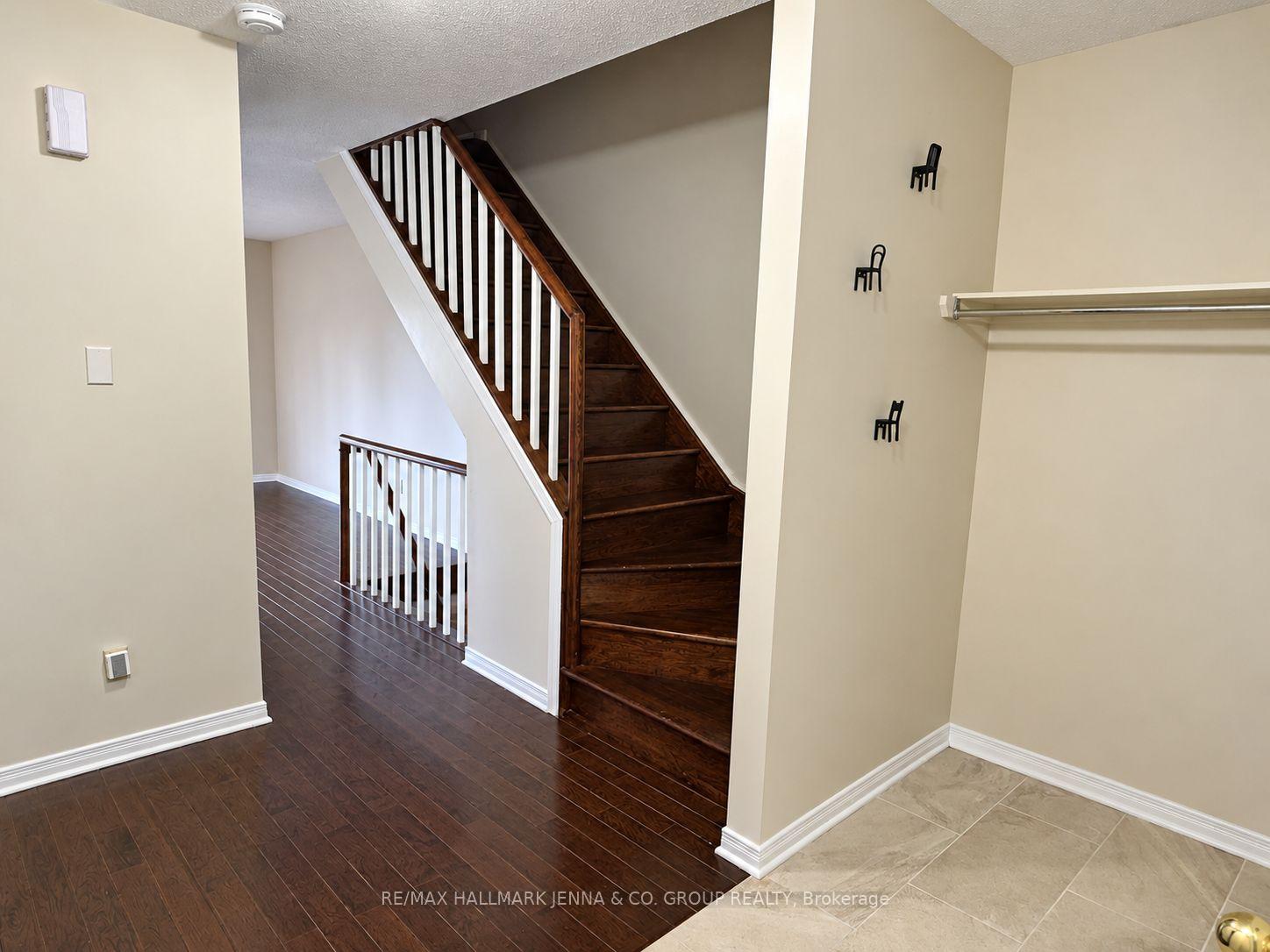 Photo 4 of 1409 Caravel Crescent, Ottawa, Bilberry Creek/Queenswood Heights — HOMEH