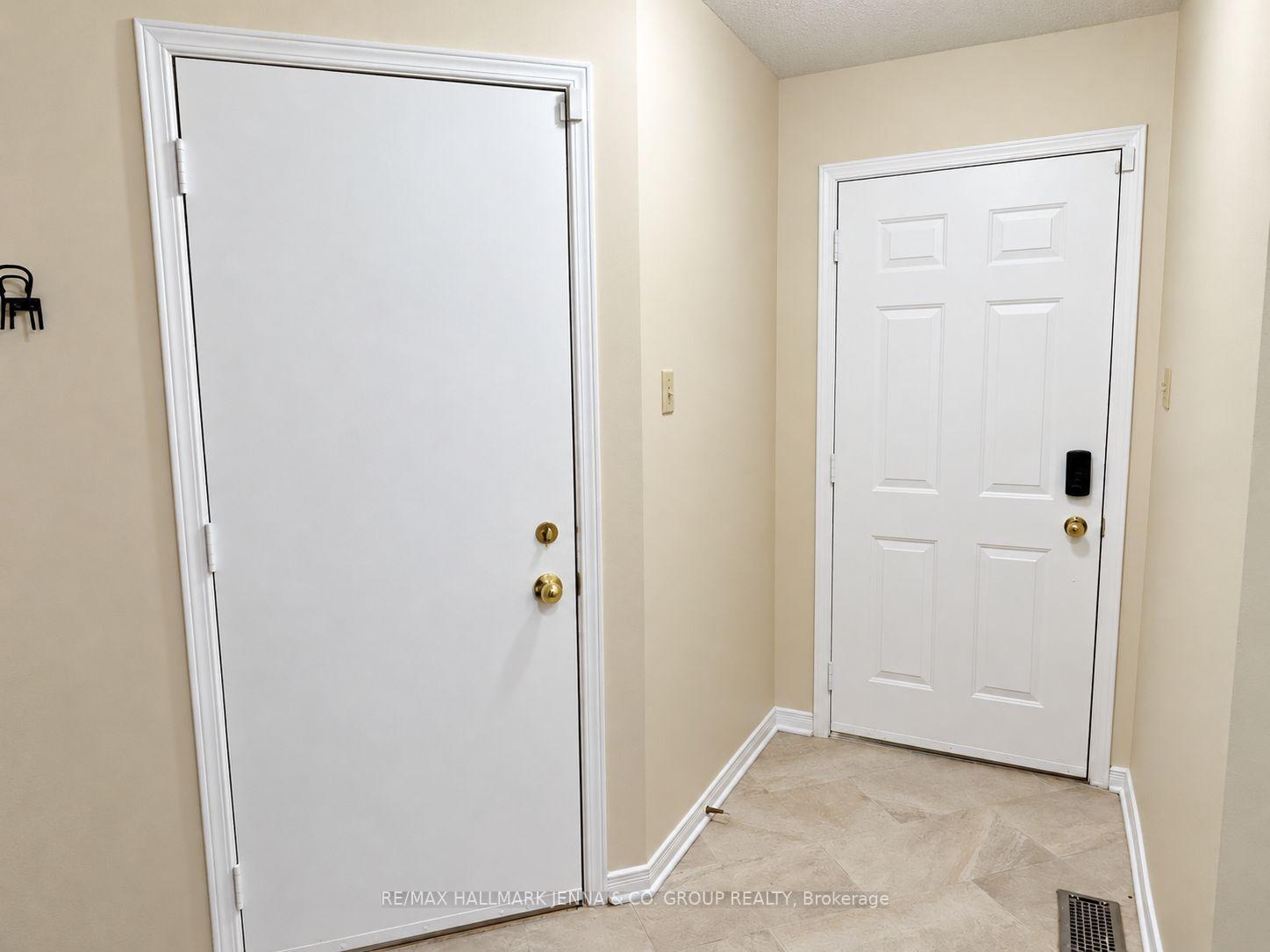 Photo 5 of 1409 Caravel Crescent, Ottawa, Bilberry Creek/Queenswood Heights — HOMEH