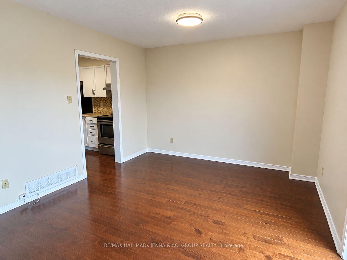 Photo 11 of 1409 Caravel Crescent, Ottawa, Bilberry Creek/Queenswood Heights — HOMEH
