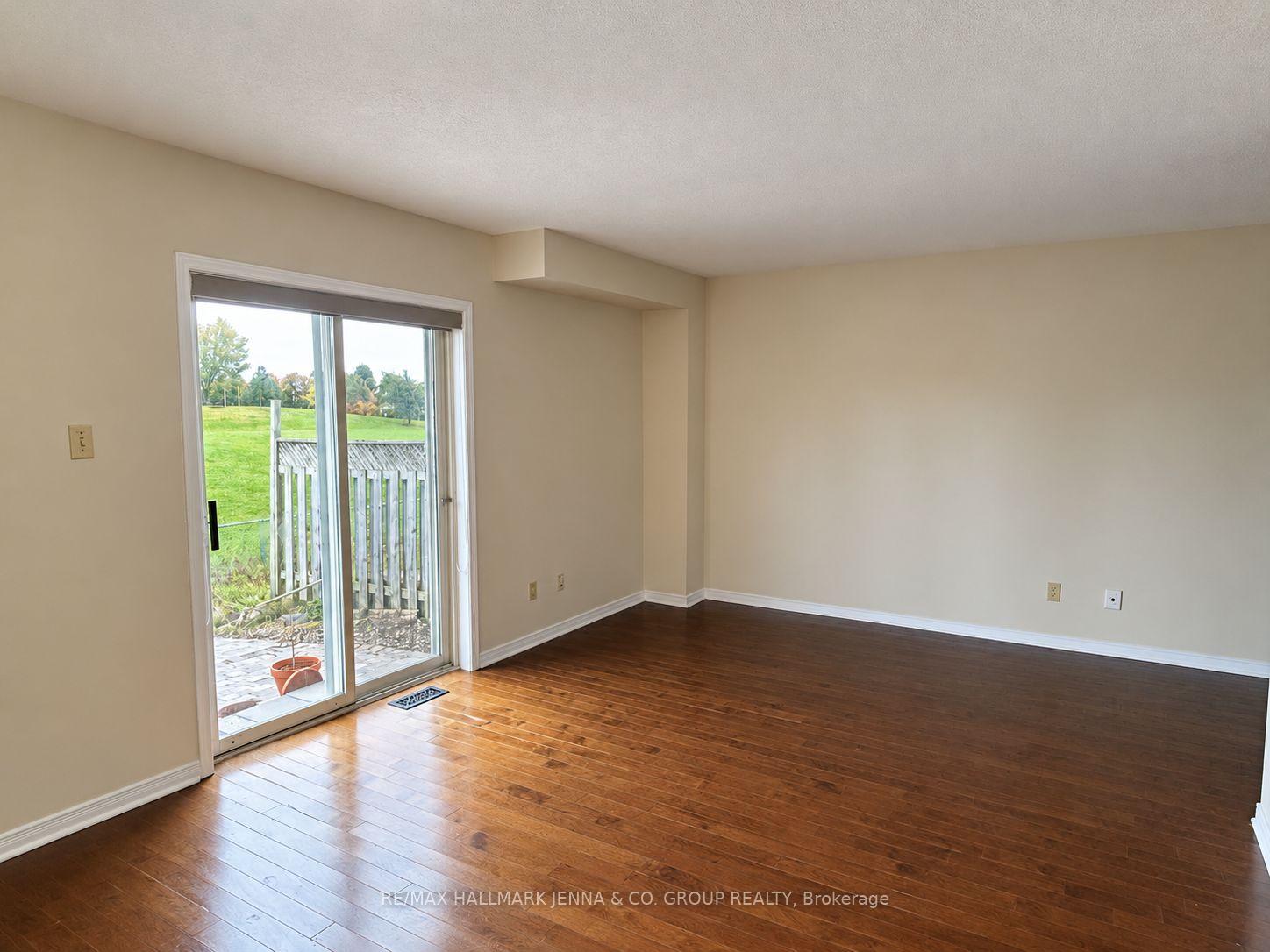 Photo 13 of 1409 Caravel Crescent, Ottawa, Bilberry Creek/Queenswood Heights — HOMEH