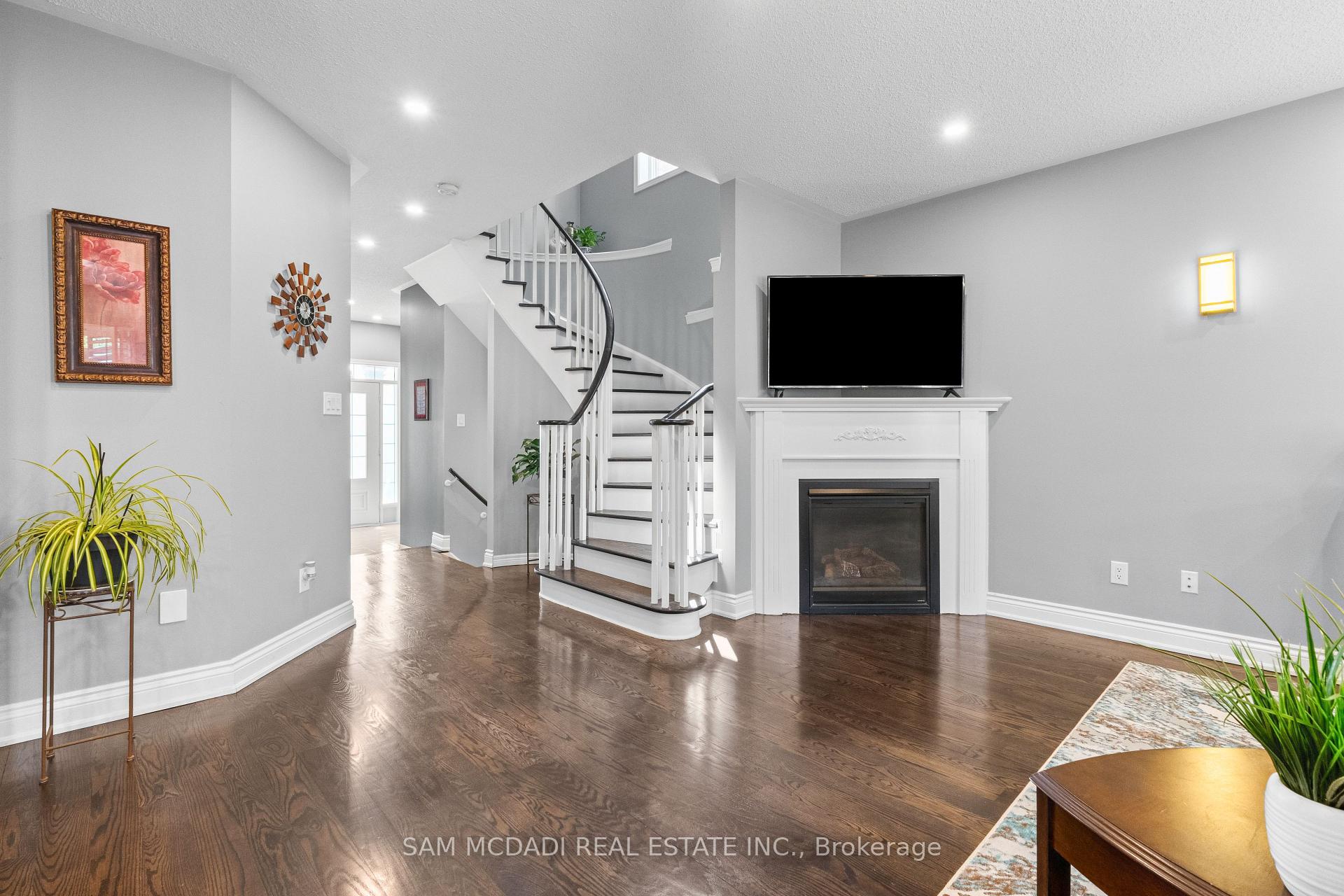 Photo 15 of 195 Holmes Crescent, Milton, Scott — HOMEH