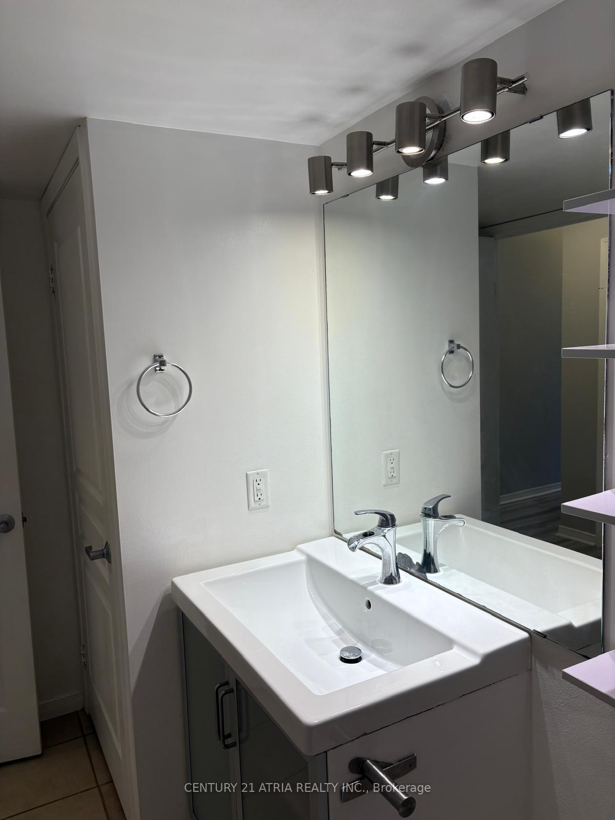 Photo 8 of Unit 103, 140 Bathurst Street, Toronto, Waterfront Communities — HOMEH