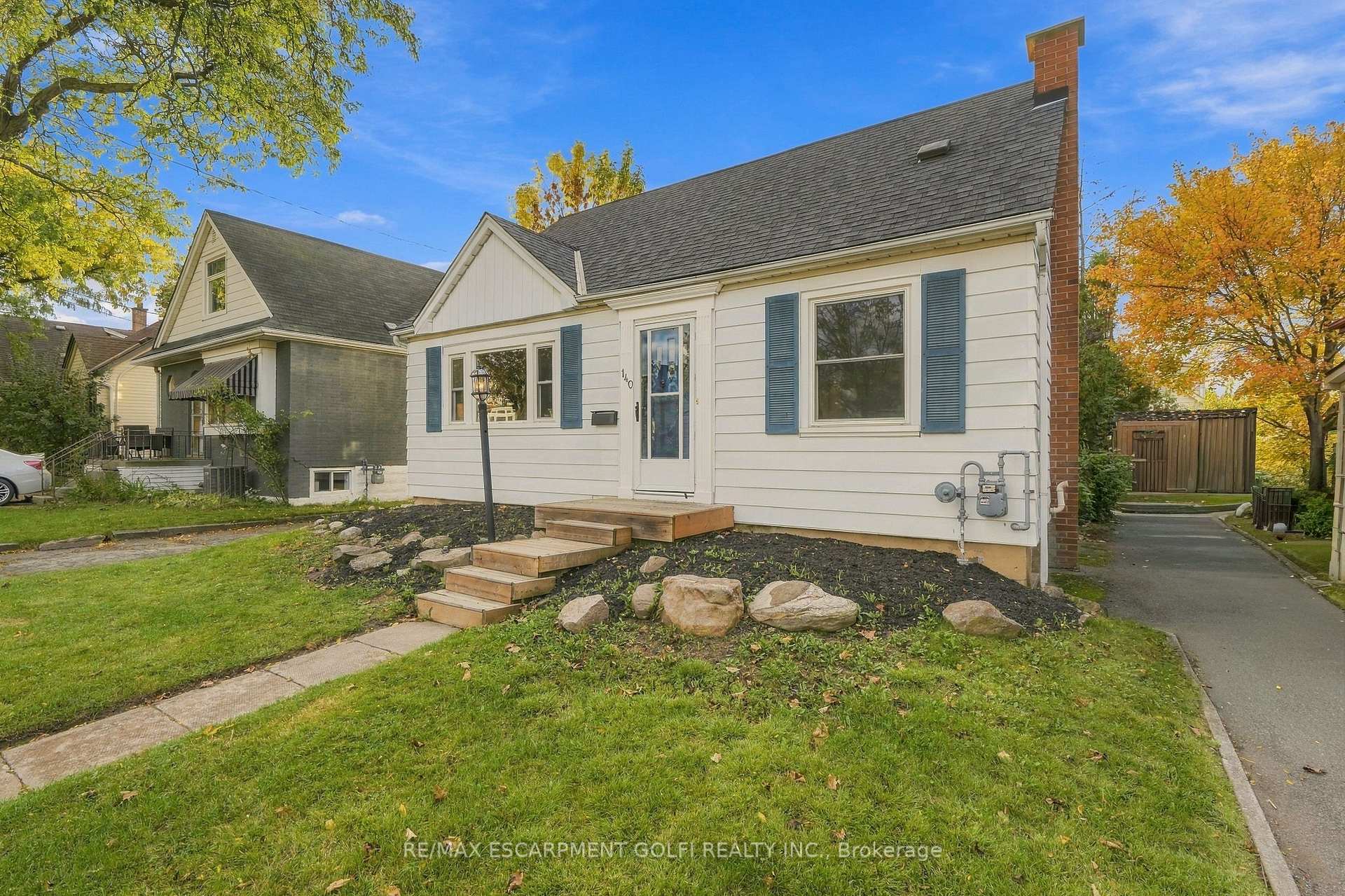 Photo 3 of 140 Auburn Avenue, Hamilton, Bartonville — HOMEH