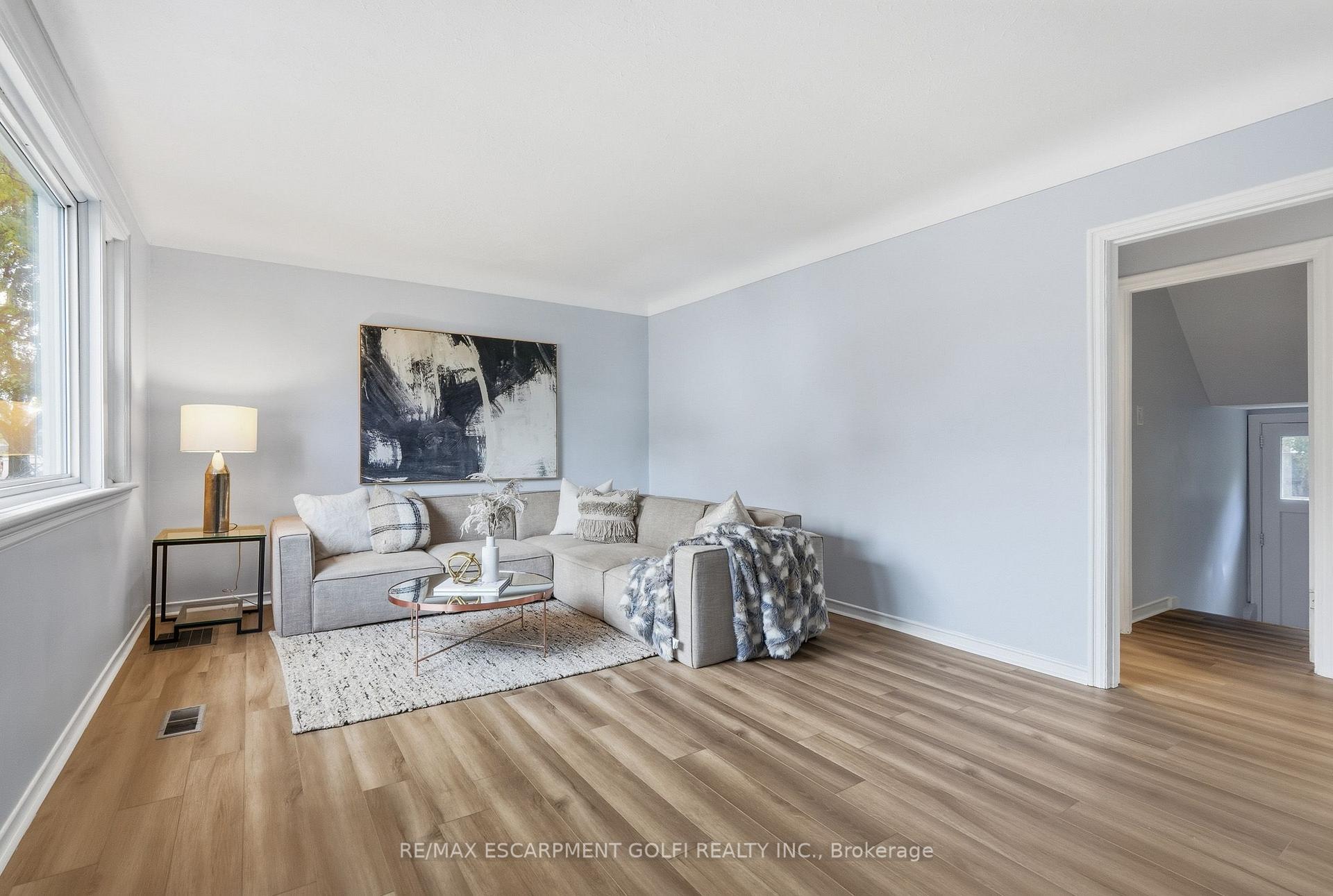 Photo 4 of 140 Auburn Avenue, Hamilton, Bartonville — HOMEH