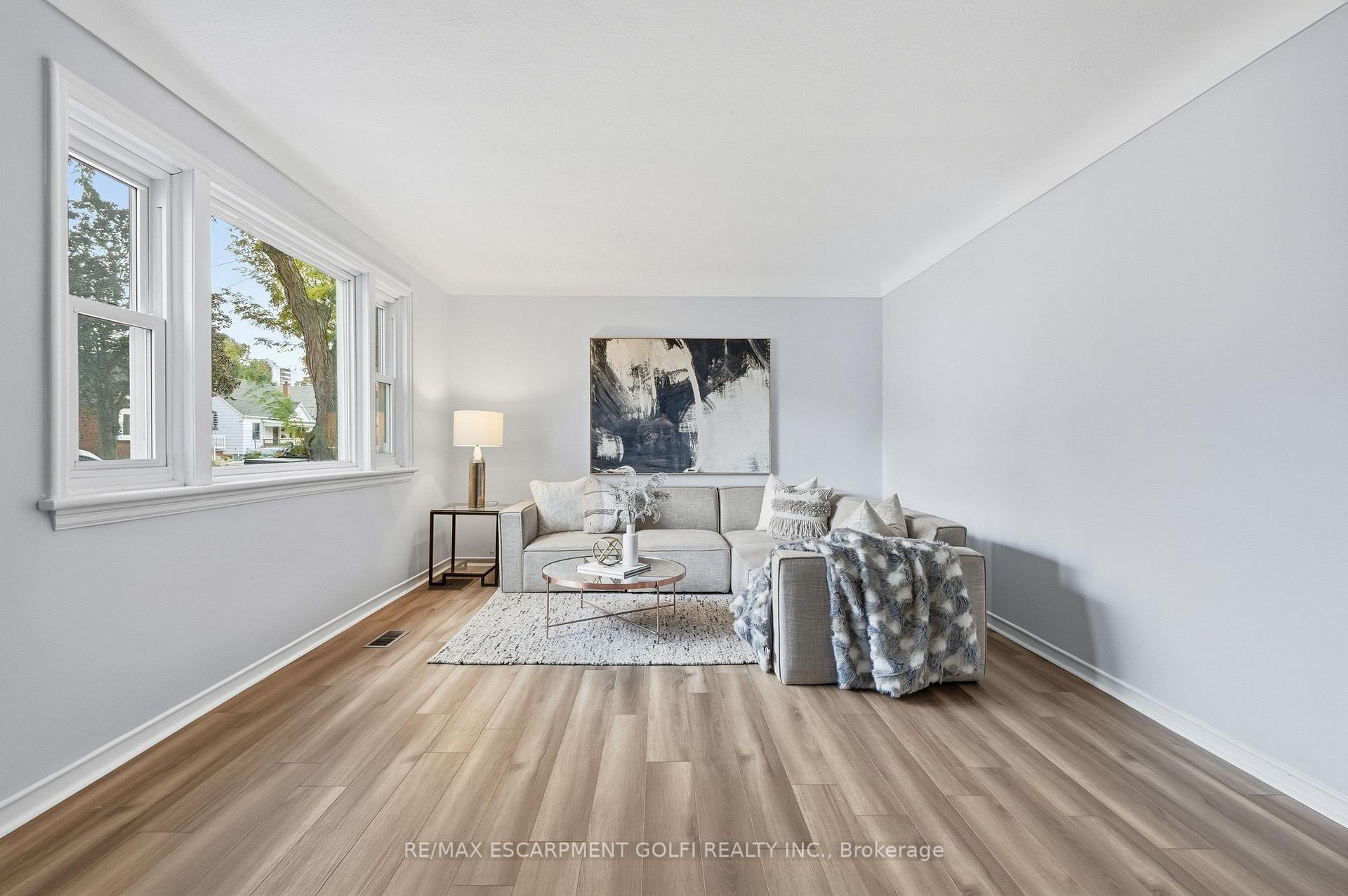 Photo 6 of 140 Auburn Avenue, Hamilton, Bartonville — HOMEH