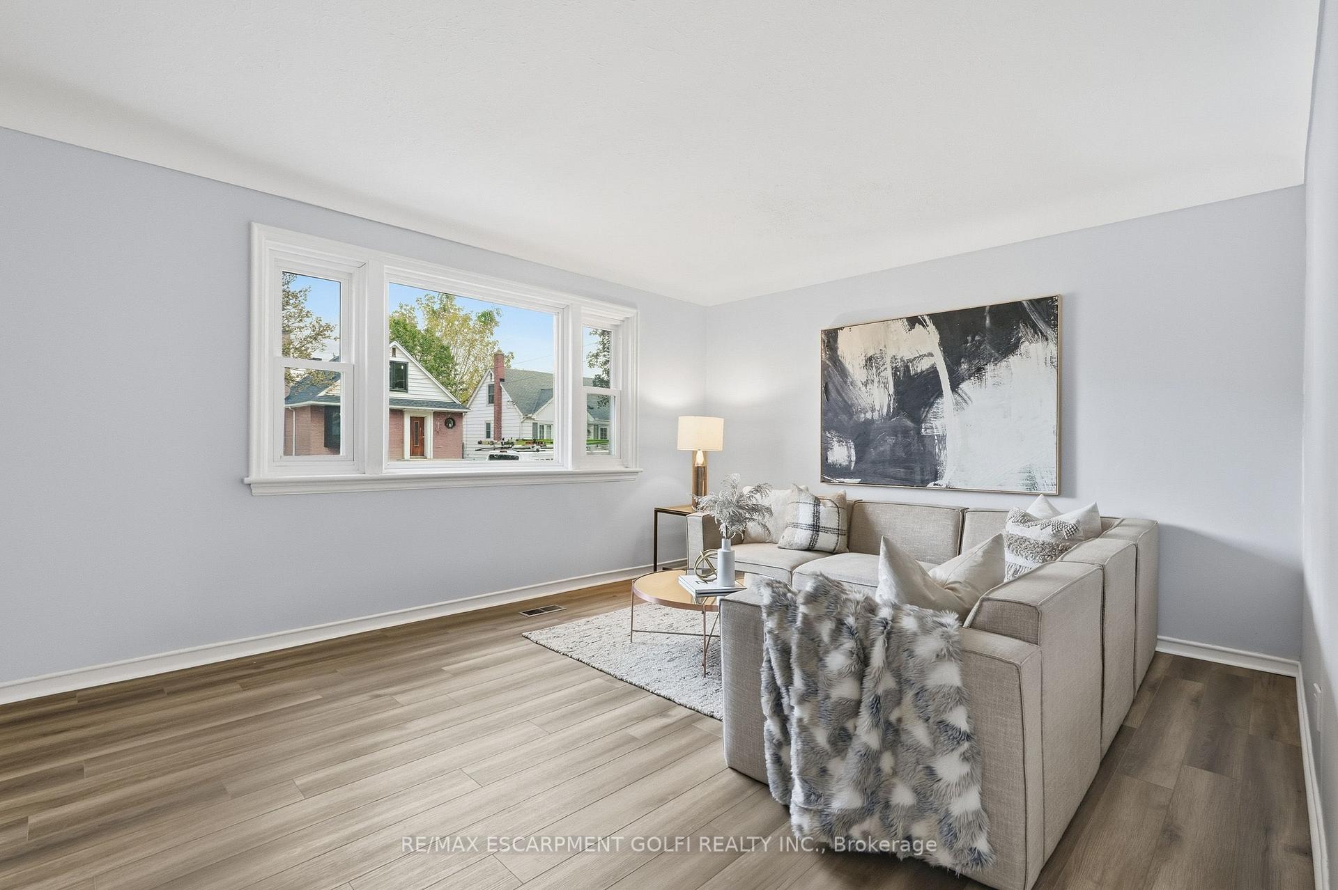 Photo 7 of 140 Auburn Avenue, Hamilton, Bartonville — HOMEH
