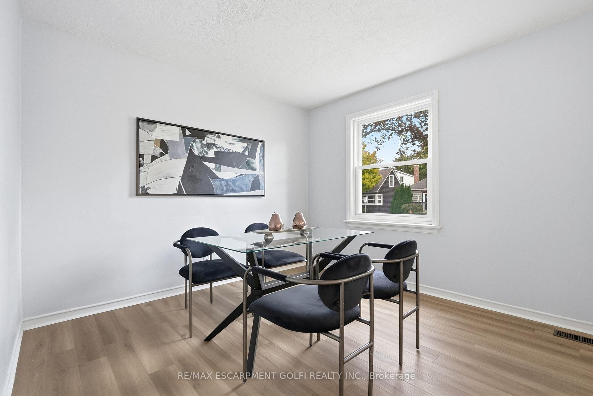 Photo 8 of 140 Auburn Avenue, Hamilton, Bartonville — HOMEH