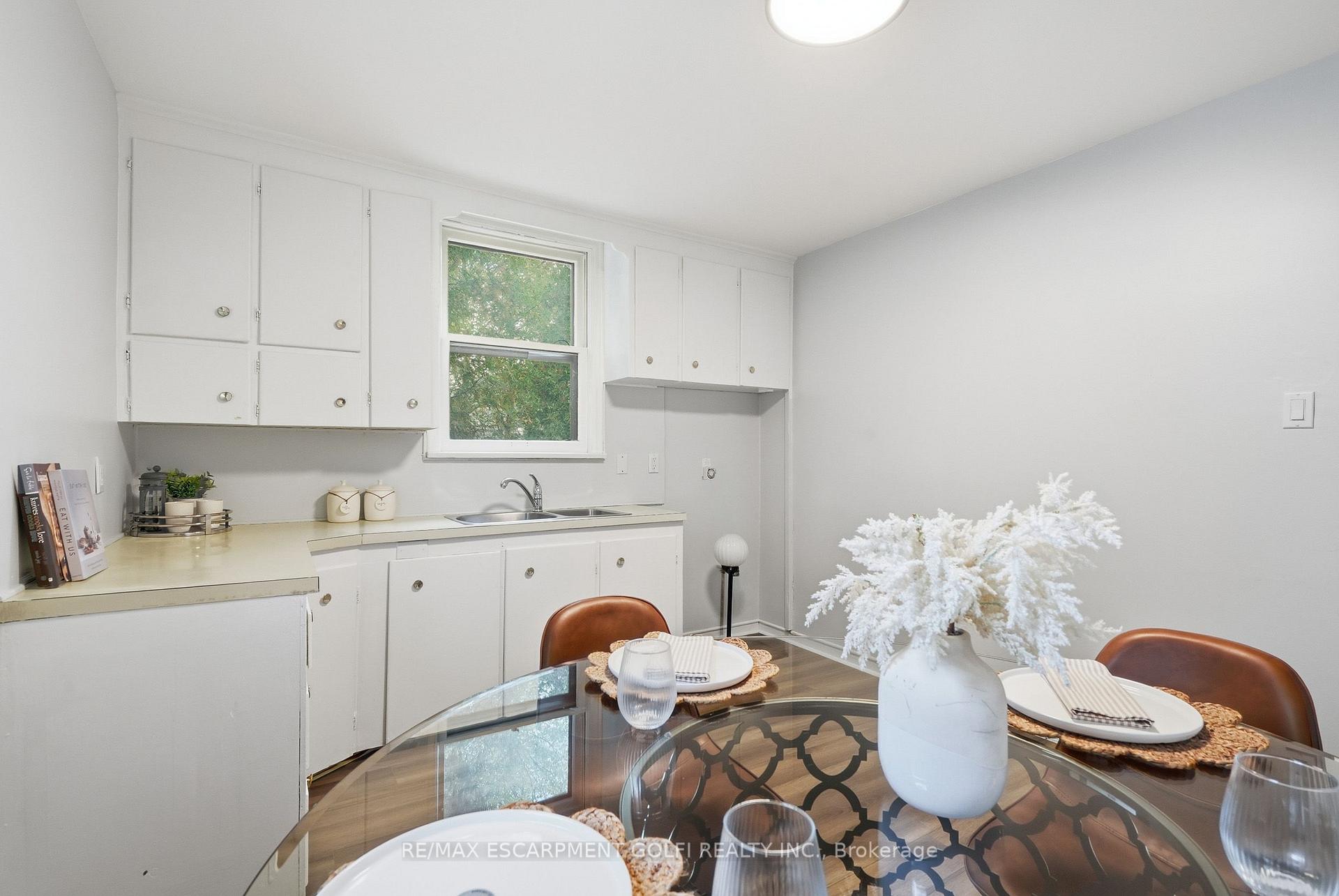 Photo 11 of 140 Auburn Avenue, Hamilton, Bartonville — HOMEH