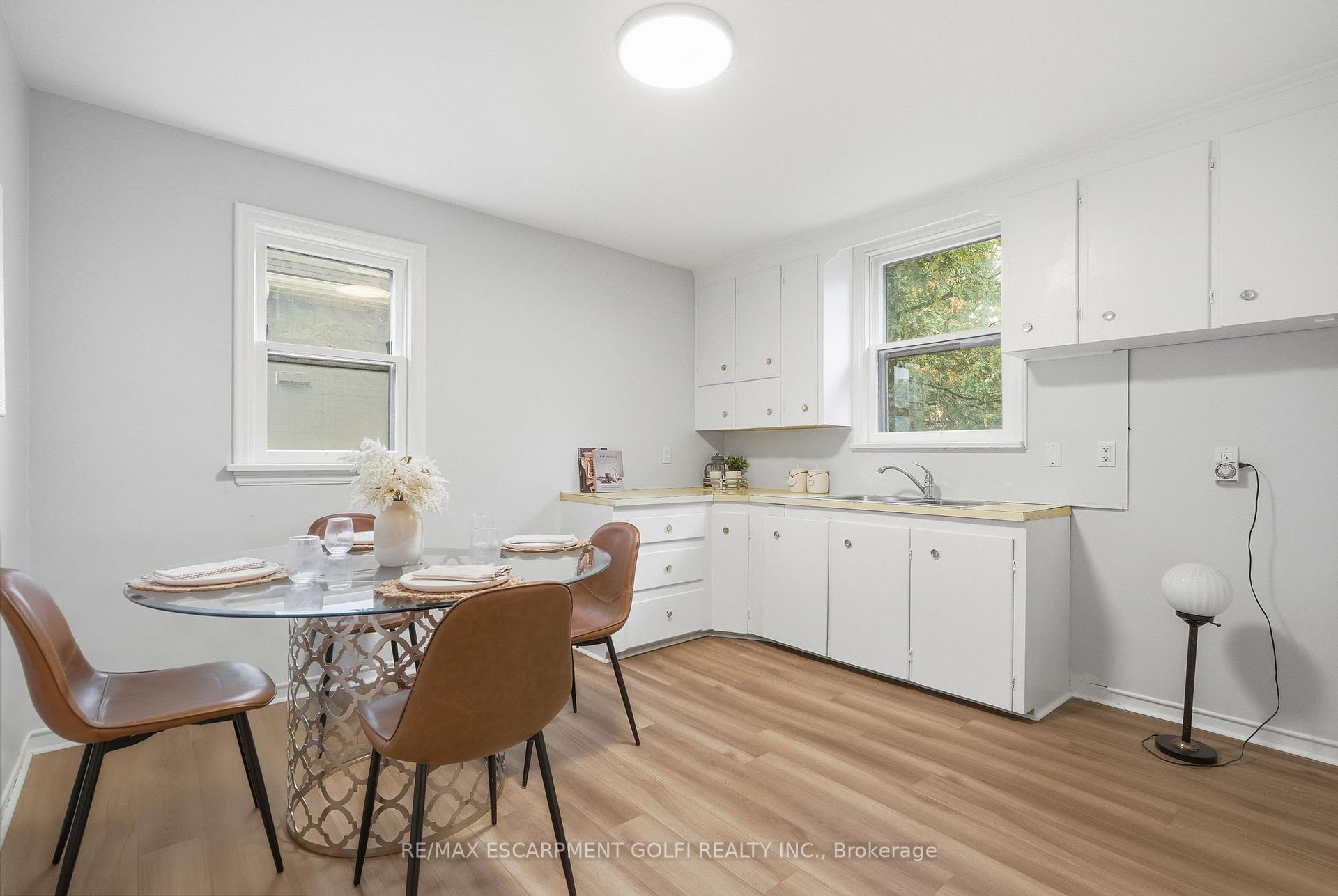 Photo 12 of 140 Auburn Avenue, Hamilton, Bartonville — HOMEH