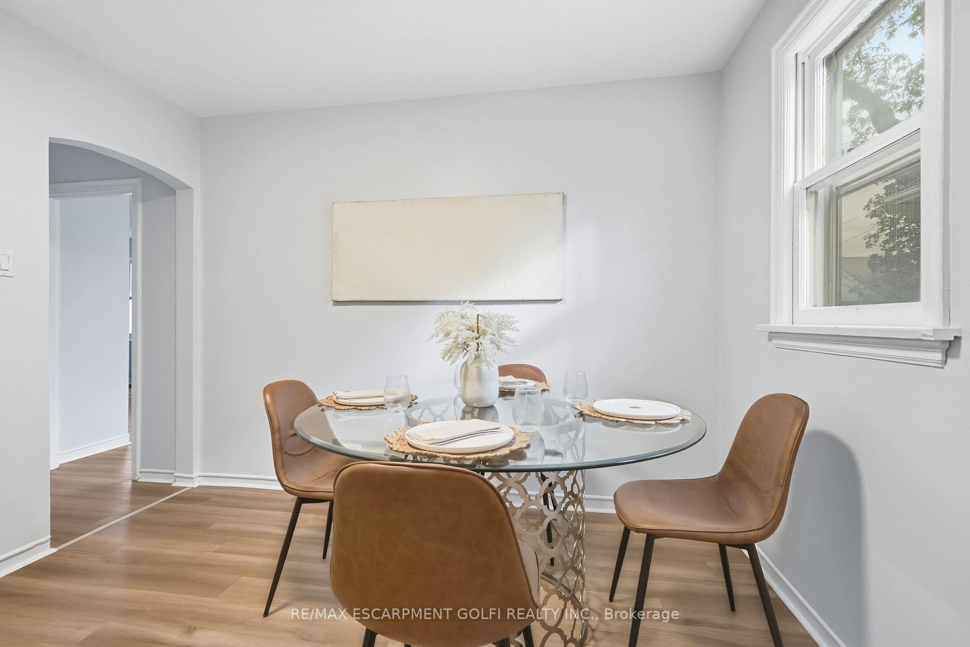 Photo 13 of 140 Auburn Avenue, Hamilton, Bartonville — HOMEH