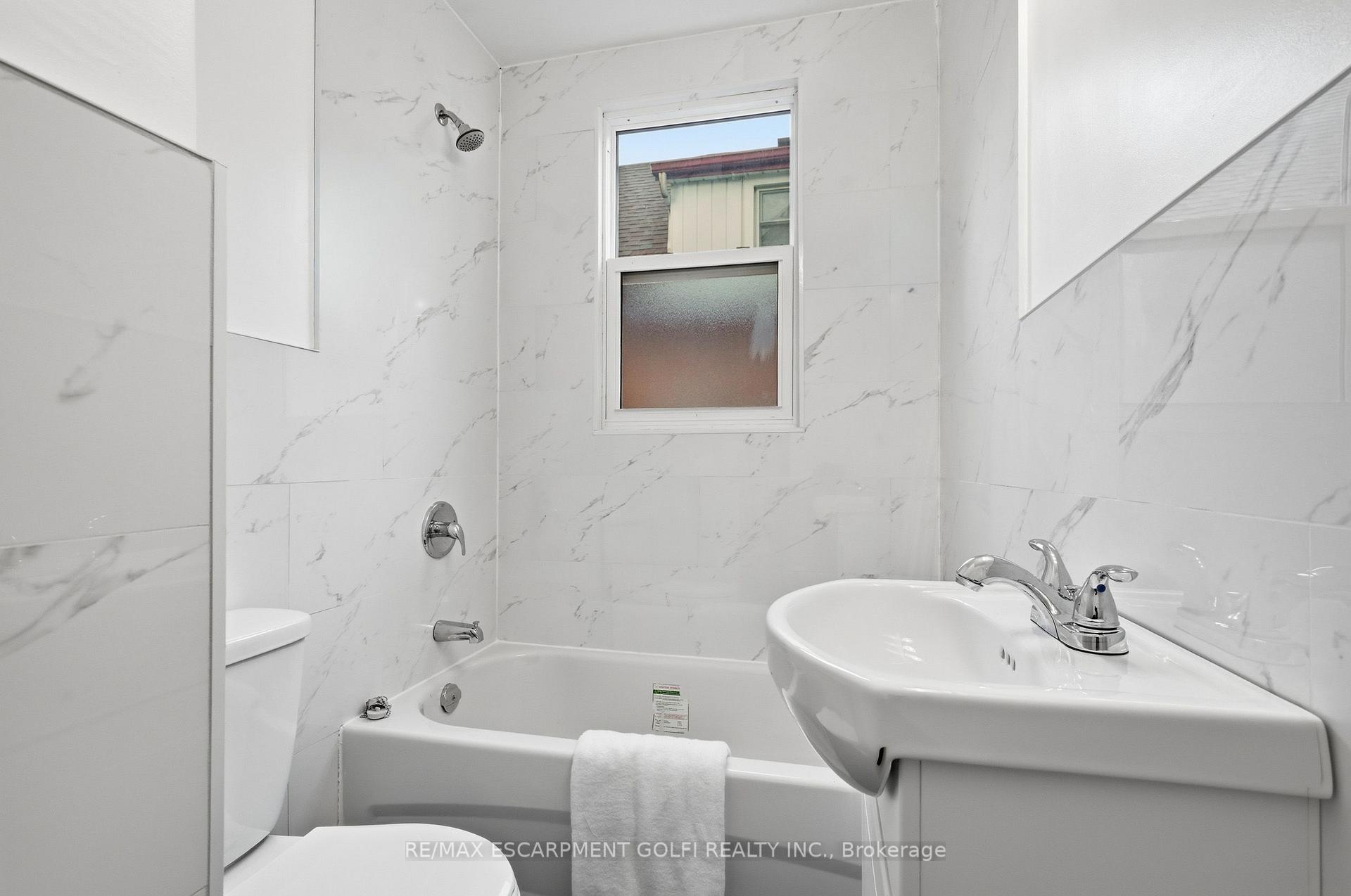 Photo 14 of 140 Auburn Avenue, Hamilton, Bartonville — HOMEH