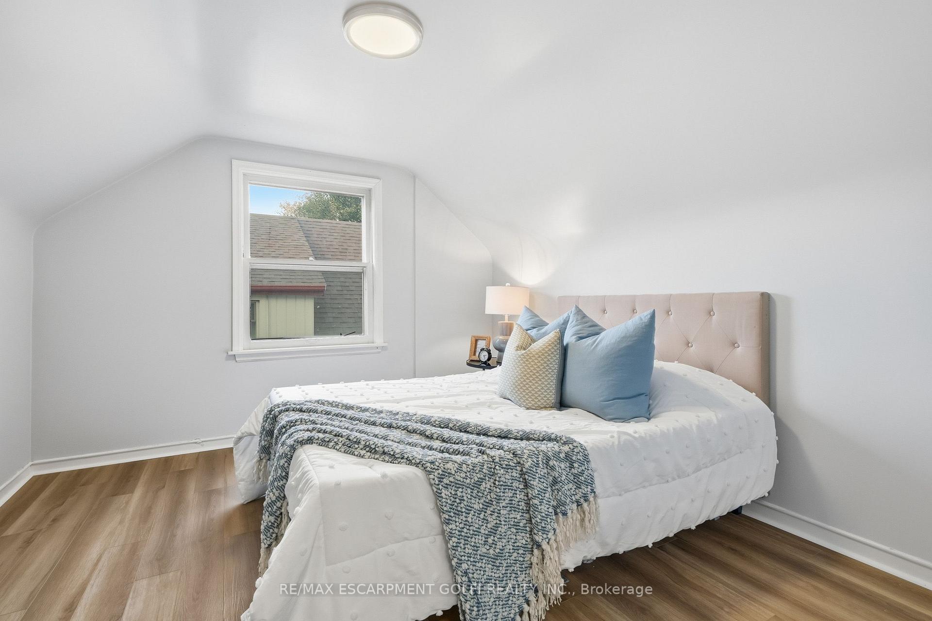 Photo 15 of 140 Auburn Avenue, Hamilton, Bartonville — HOMEH
