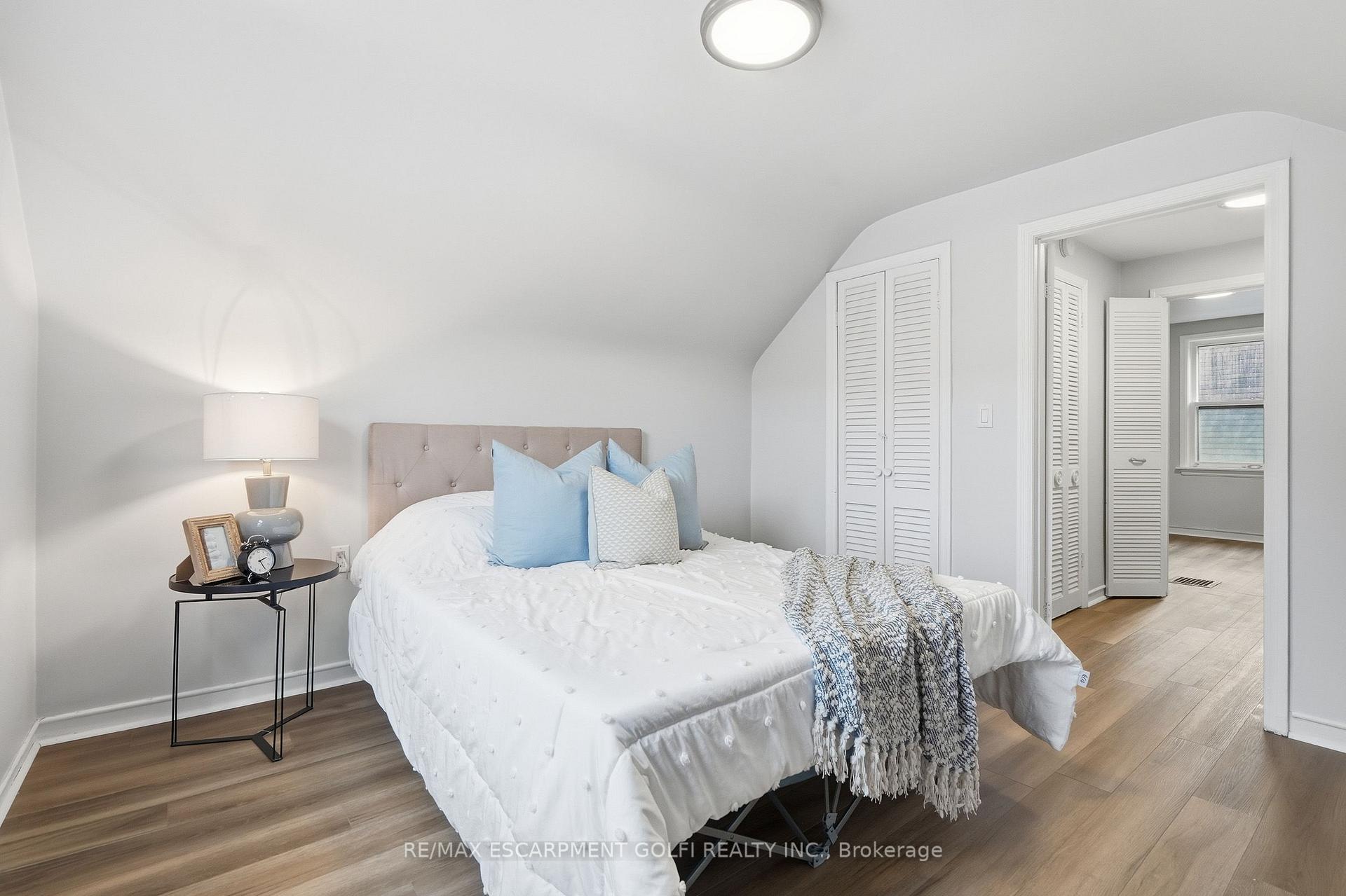 Photo 16 of 140 Auburn Avenue, Hamilton, Bartonville — HOMEH