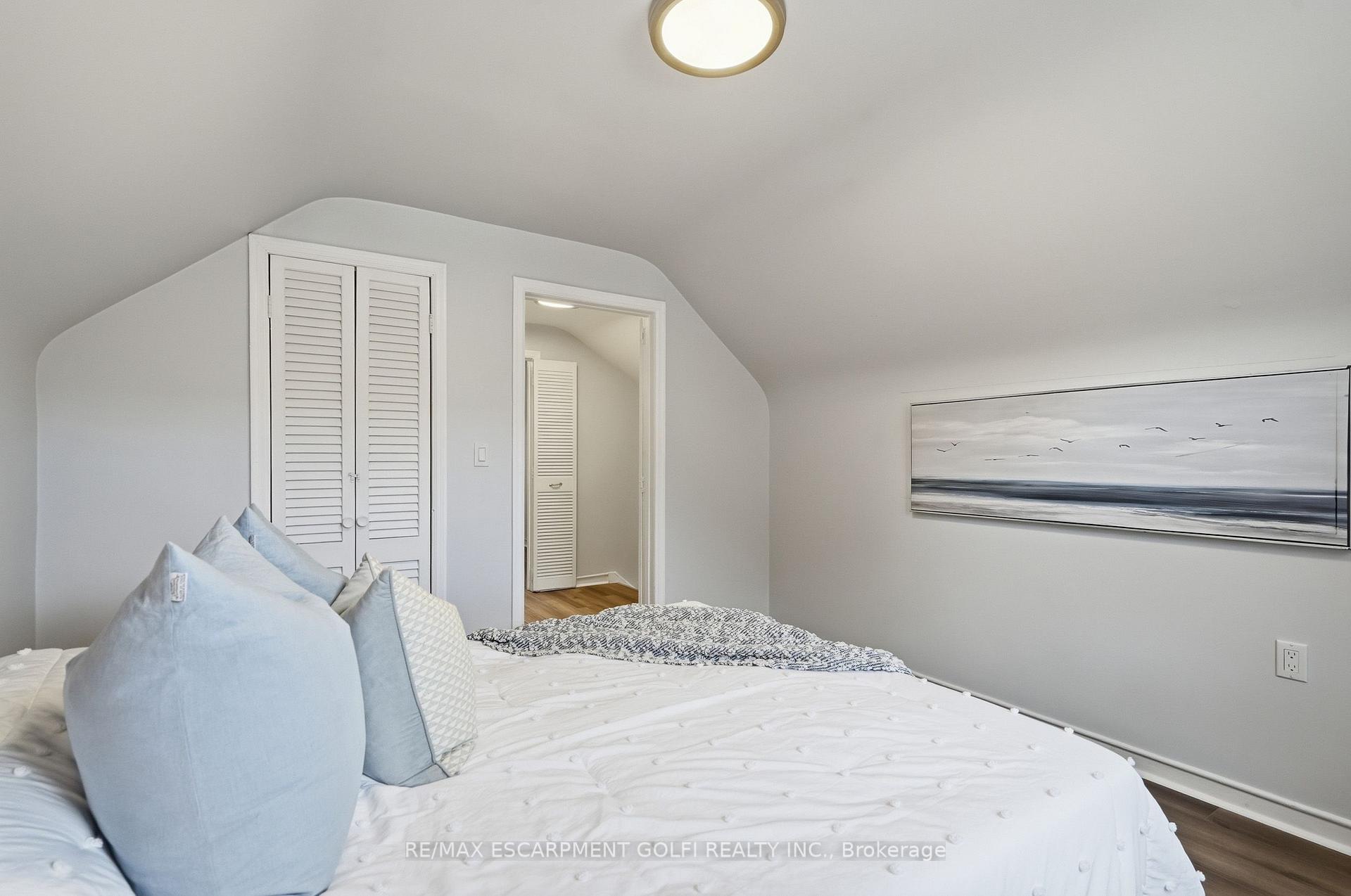 Photo 17 of 140 Auburn Avenue, Hamilton, Bartonville — HOMEH